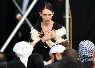 قبل صلاة الجمعة.. نيوزيلنديات يتزينَّ بـ"أحجبة ملونة" خلال تكريم ضحايا "هجوم المسجدين"
