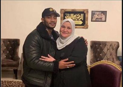 محمد رمضان مع والدته