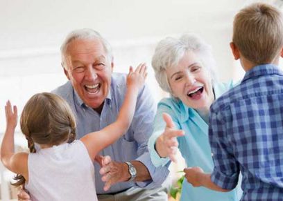 رعاية الأجداد احفادهم تساعد على العيش لفترة أطول