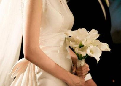 عروس تفرض رسوم على ضيوف حضور حفل زفافها