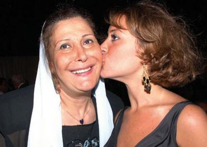 منة شلبي مع والدتها