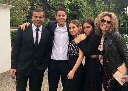 عمرو دياب وعائلته