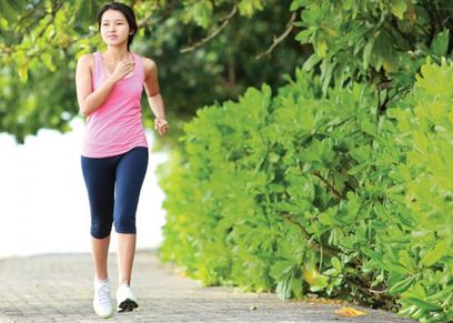ممارسة المرأة تمارين المشي تقلل خطر الإصابة بإمراض القلب والسرطان