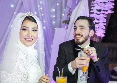 الشاعر محمد إبراهيم وزوجته أيه