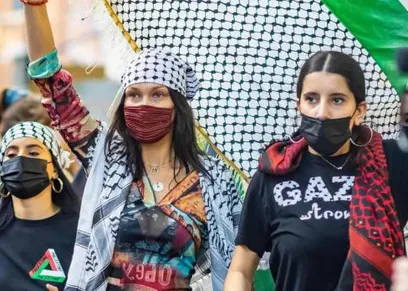 بيلا حديد تدعم فلسطين