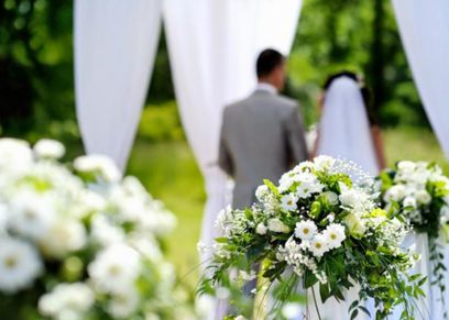 حكم الاحتفال بالزفاف في بيت الزوجة وشراء مستلزمات الزواج من المهر