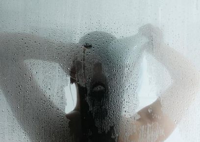 كيف يساعد الاستحمام بالماء البارد في الوقاية من نزلات البرد؟