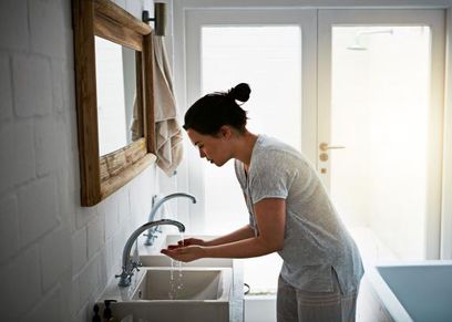 النساء اكثر نظافة من الرجال.. يغسلن ايديهم بعد استخدام المرحاض