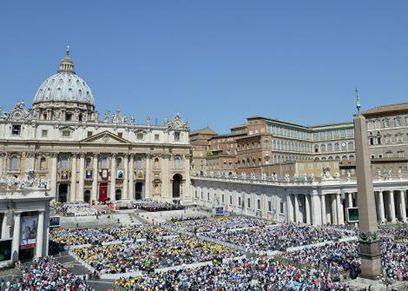 بعد 7 عقود من اعتداء قساوسة على الأطفال جنسيا.. الفاتيكان يعبر عن
