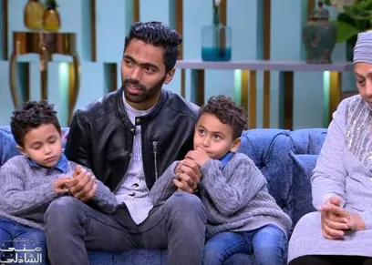 حسين الشحات ووالدته وأولاده
