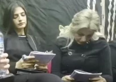 ابنة النائب محمد البدوي خلال قراءة القرآن بعزائه