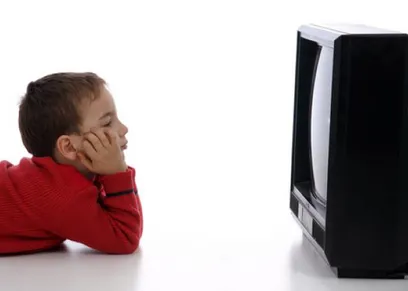 خطورة مشاهدة الأطفال البرامج ساعات طويلة
