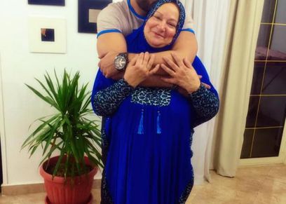 أحمد قنديل ووالدته