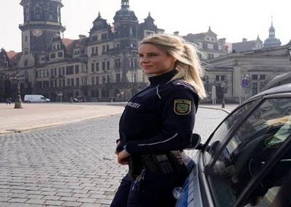 ضابطة شرطية