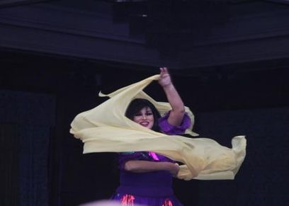 فيفي عبدة تنشر لقطات مجمعه من رقصتها في رأس السنة