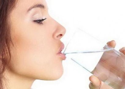 5 فوائد لشرب الماء فور الاستيقاظ