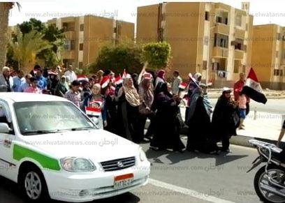 بالفيديو| مسيرة نسائية في شوارع مدينة الطور بشعار 