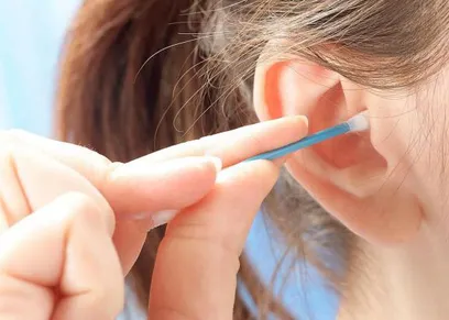 طريقة تنظيف الأذن المسدودة في المنزل