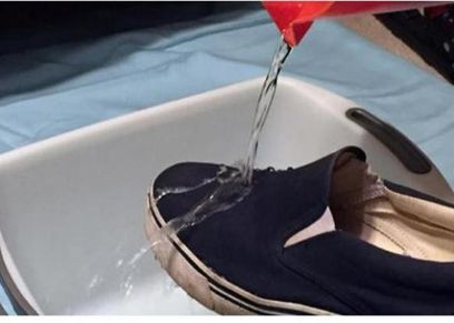 طرق تساعدك في الحفاظ على الحذاء من مياه الأمطار