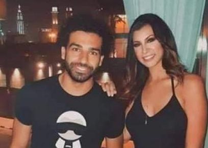 محمد صلاح مع معجبة