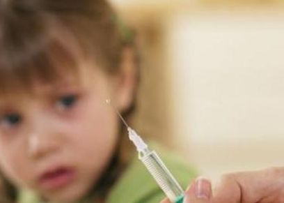 4 طرق لتخفيف حدة ألم التطعيمات على الأطفال.. منها