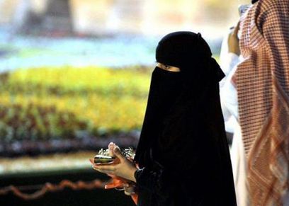 الكويت تدرس منح المرأة راتب بدون عمل بشروط