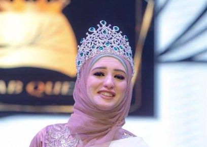 بالصور| صحفية رياضية تفوز بلقب ملكة جمال المحجبات لعام 2019