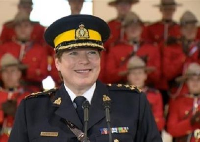 بالفيديو| كندا تعيين أول امرأة لقيادة شرطة الخيالة.. وإغماءات في مراسم التنصيب