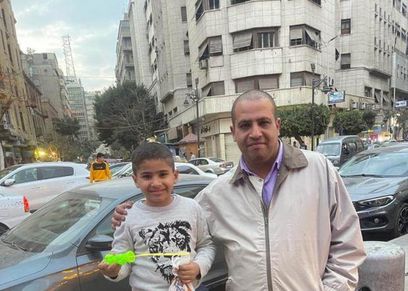 الدكتور السمان مع ابنه