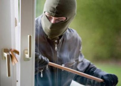 منها فصل الإنارة عن المنزل.. 6 حيل لتأمين المنزل من السرقة اثناء المصيف