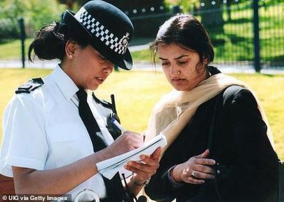 الشرطة البريطانية توفر زيا محتشما للشرطيات المسلمات