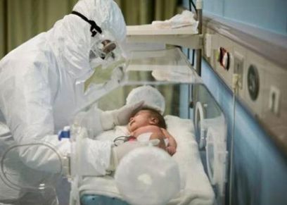 ولادة طفلين من امرأتين مصابتين بفيروس كورونا