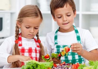 طرق بسيطة لإقناع الأطفال بتناول الطعام الصحي