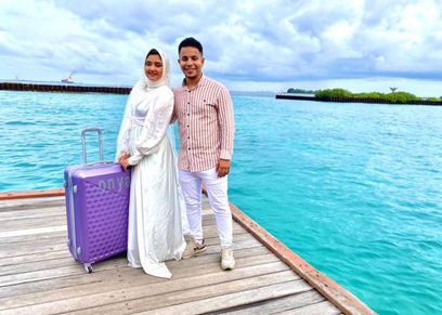 دنيا أحمد وزوجها في جزر المالديف