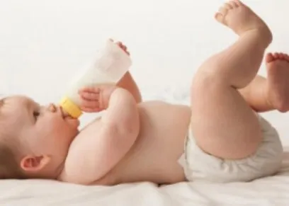 أضرار الرضاعة الصناعية على الطفل