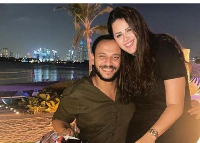 أحمد خالد صالح يتغزل في زوجته اثناء شهر العسل