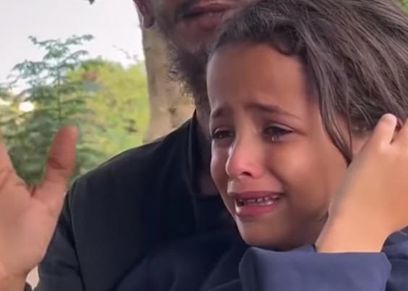 طفلة غزة تنعي والدتها وشقيقها بعد استشهادهم