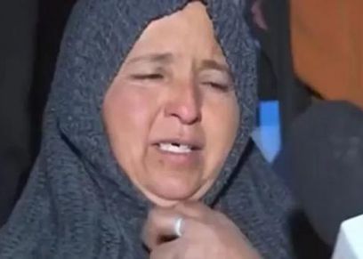دموع أم فقدت أبناءها وزوجها تحت أنقاض زلزال المغرب