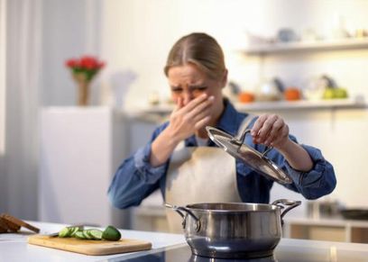 10 طرق للتخلص من رائحة المطبخ الكريهة
