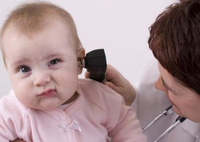 في اليوم العالمي لضعاف السمع..كيف تكتشف الأم اصابة طفلها بعد الولادة بمشاكل سمعية
