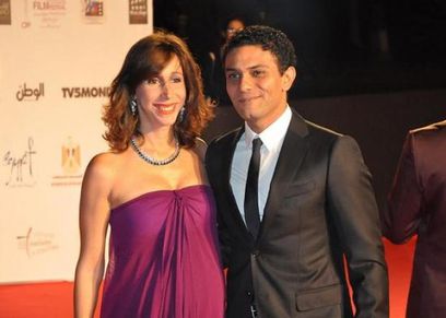 آسر ياسين وزوجته