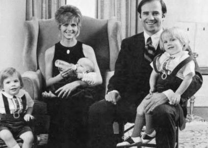 جو بايدن مع زوجته الأولى وأولاده