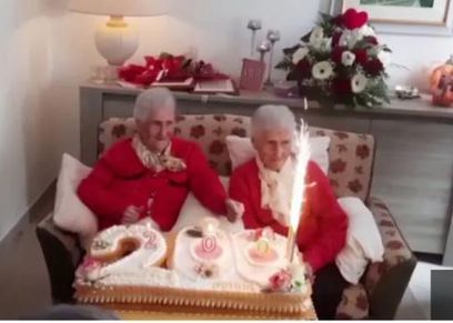 احتفال شقيقتين تؤام بعيد ميلادهم الـ100.. بكعكة عليها رقم 200