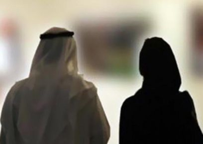 قاضي يصلح بين رجل وإمرأة في مكة