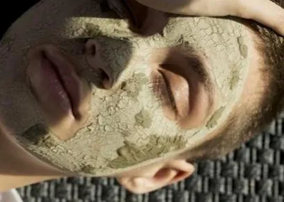 ماسك طين البحر الميت- صورة تعبيرية