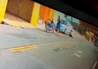 فتاة تقتل زوجها بسلاح ناري أمام عشيقته في وسط الشارع