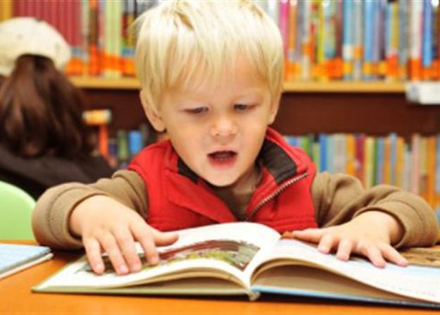 تشجيع الأطفال على تعلم القراءة 