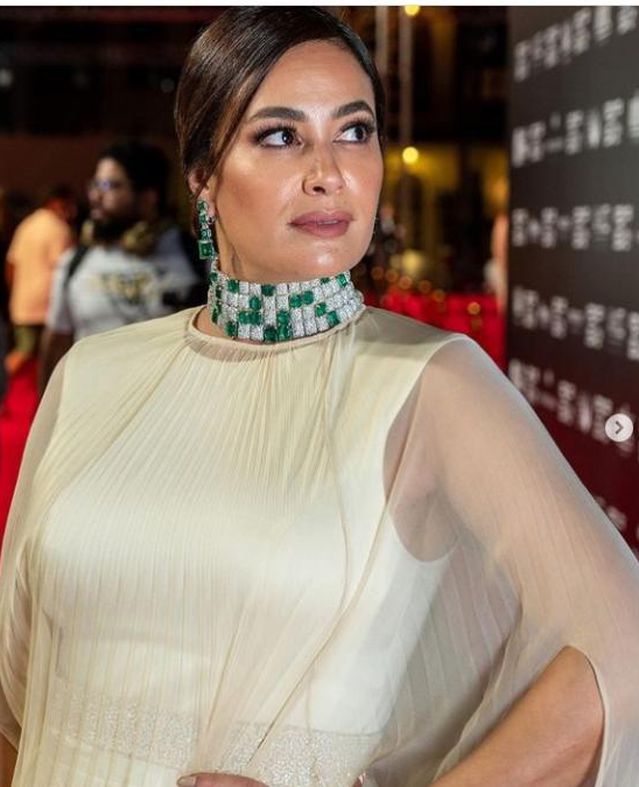 هند صبري تطل بالأبيض في افتتاح مهرجان البحر الأحمر السينمائي الدولي في السعودية