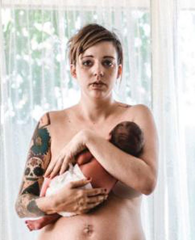 "أصعب وأحلى اللحظات" مصورون يلخصون الأمومة في 20 صورة عن"الولادة"