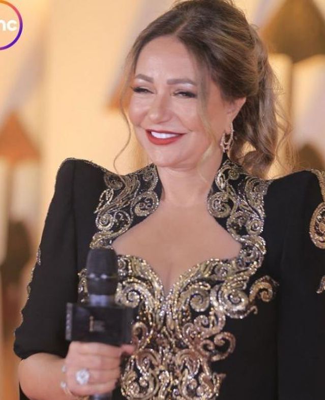 كلوز آي على وجوه لنجمات خلال افتتاح القاهرة السينمائي